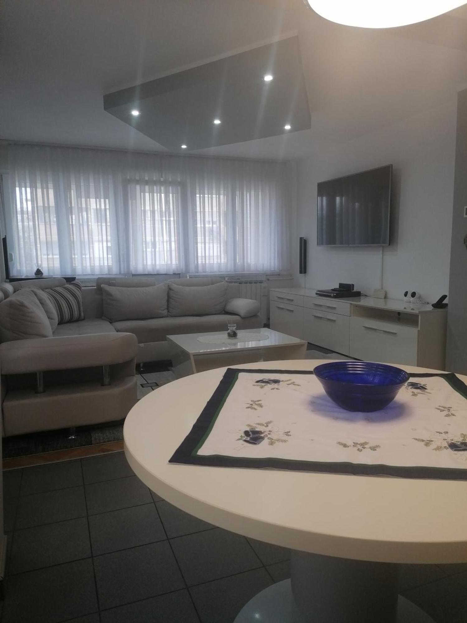 Tina Apartamento Karlovac Exterior foto
